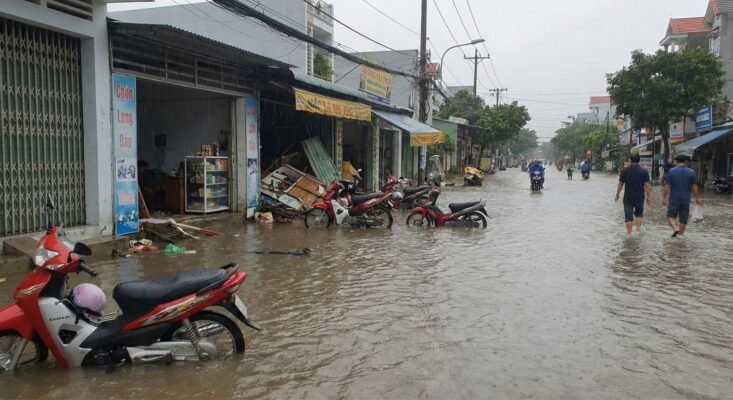 Lũ lụt làm hư hại cơ sở hạ tầng